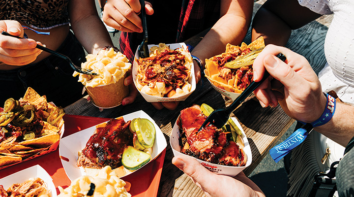People holding barbecue dishes at Windy City Smokeout in Chicago, Illinois (photo by Lindsay Eberly)