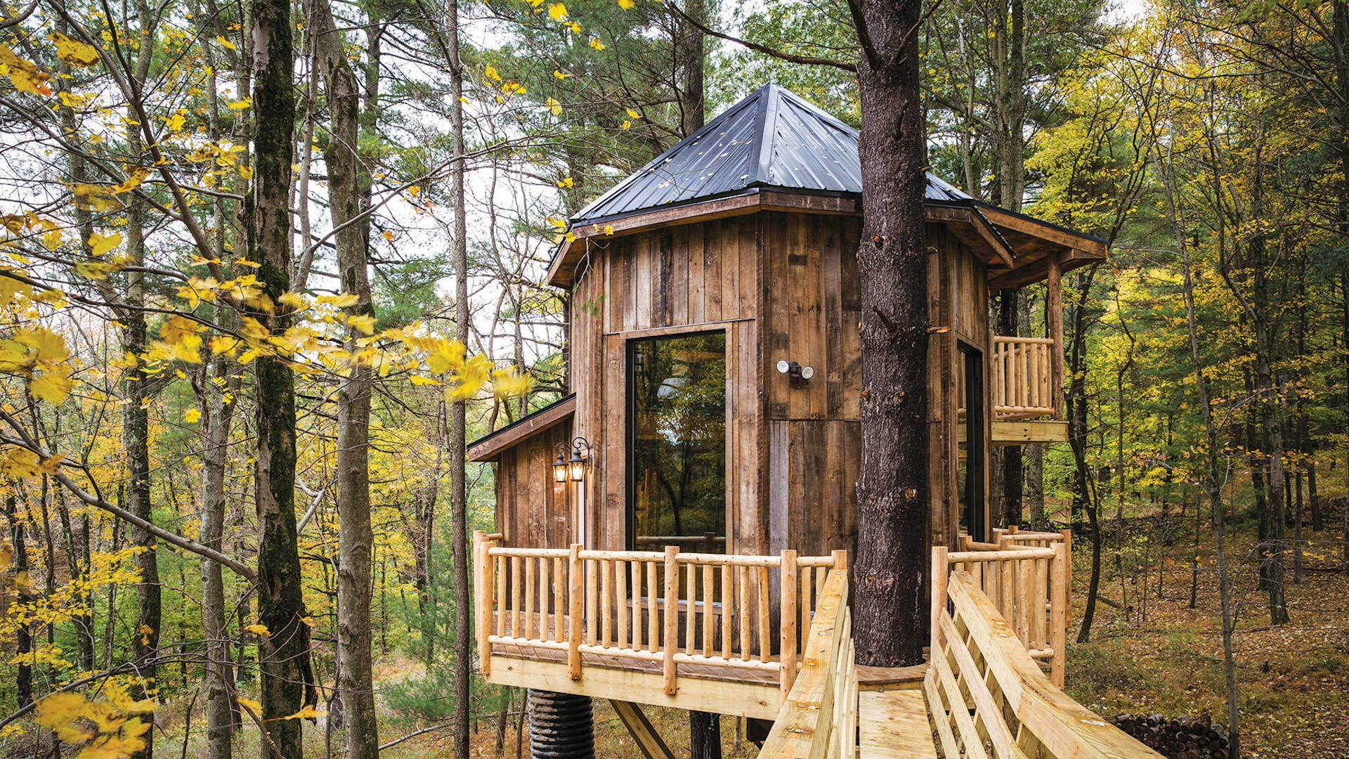 The Mohicans Treehouses in Glenmont, Ohio (photo courtesy of destination) The Mohicans Treehouses in Glenmont, Ohio (photo courtesy of destination)