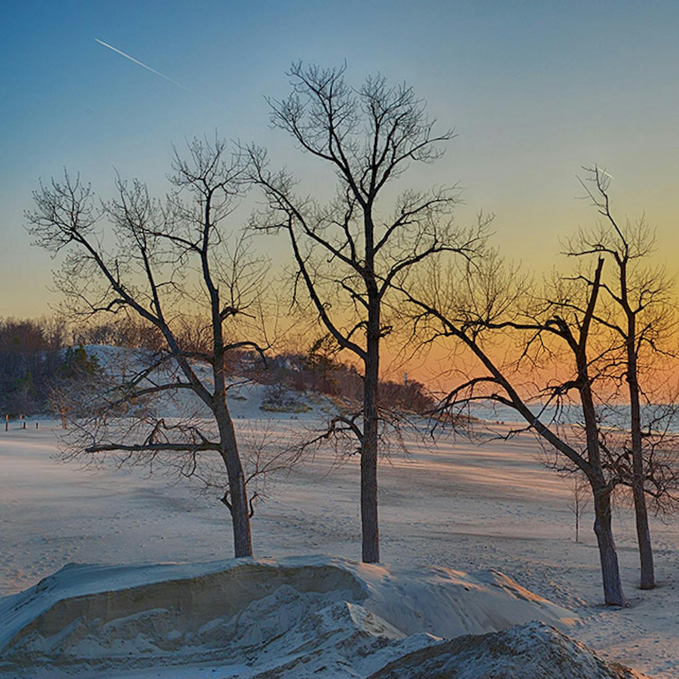 Sunset at Indiana Dunes National Park in winter (photo by iStock))