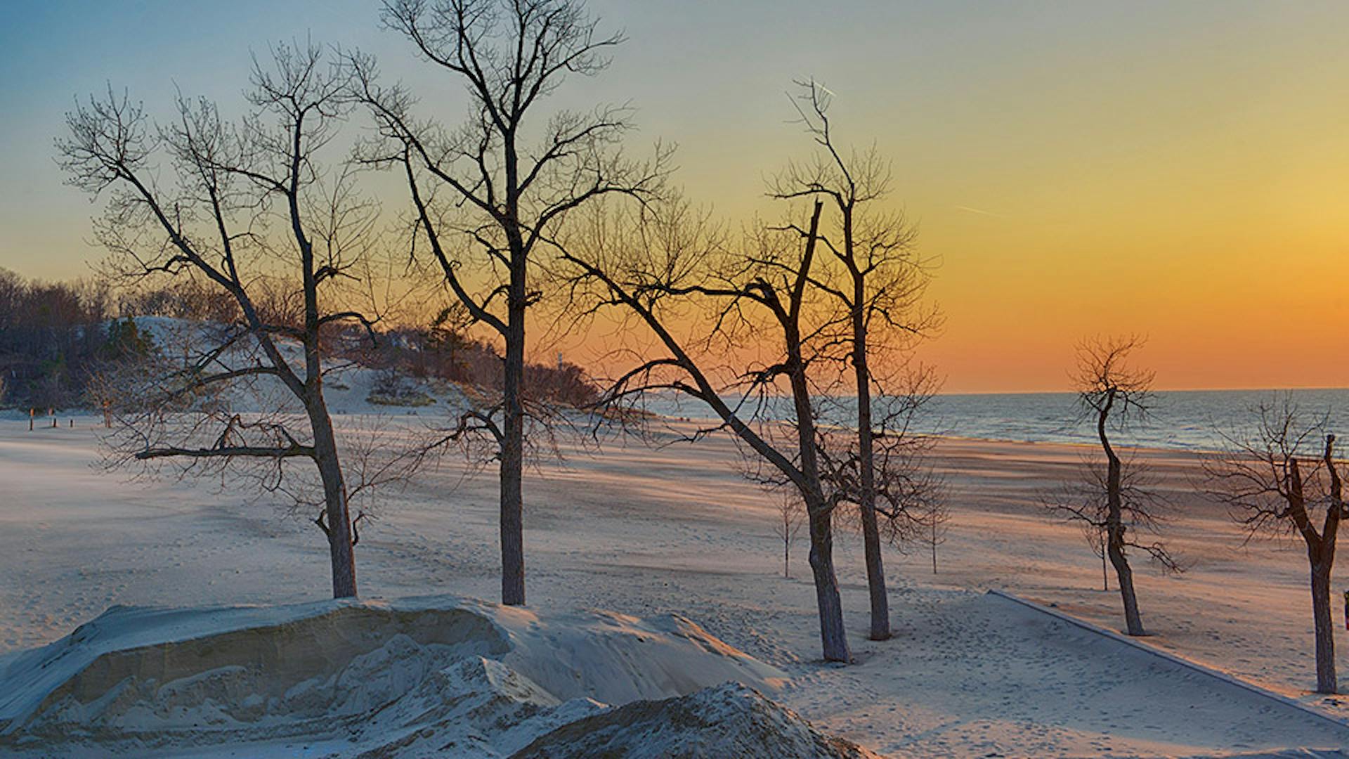 Sunset at Indiana Dunes National Park in winter (photo by iStock)