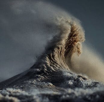 A giant Lake Erie wave