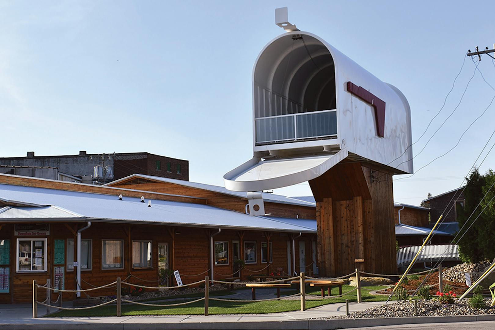 The World’s Largest Mailbox in Casey, Illinois (photo courtesy of Casey Chamber of Commerce)