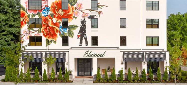 Exterior of the Elwood Hotel & Suites in Lexington, Kentucky (photo by Alyssa Rosenheck)